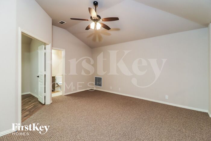 Building Photo - 1121 Marigold Dr