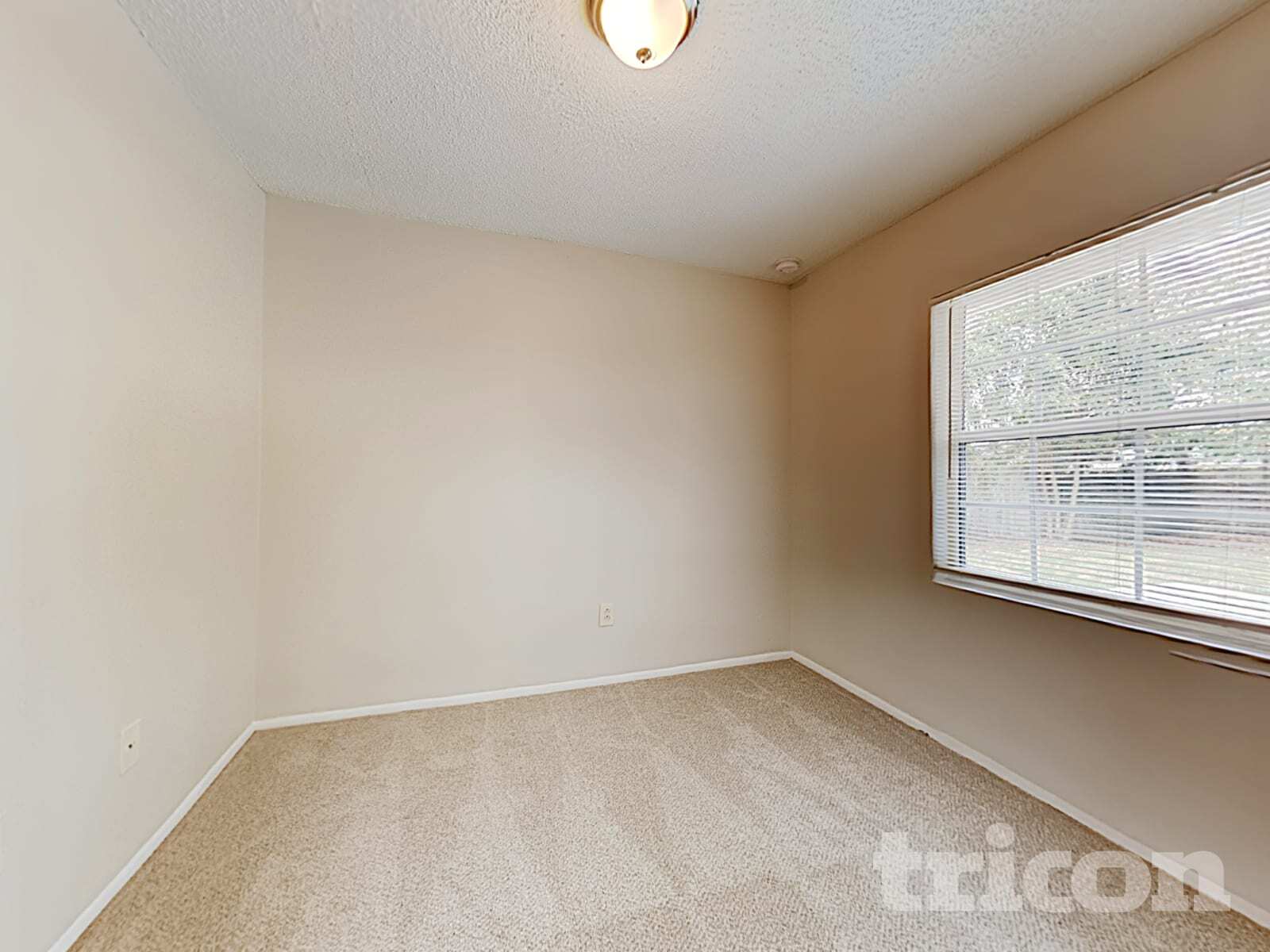 Building Photo - 14607 Knoll Ridge Dr