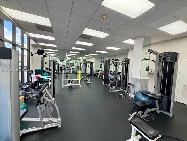 Building Photo - 1450 Brickell Bay Dr