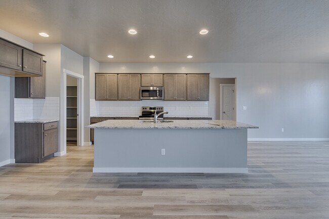 Building Photo - Newer home in Meridian  2100Sqft, Goldengrove Sub., Room for all of your Toys