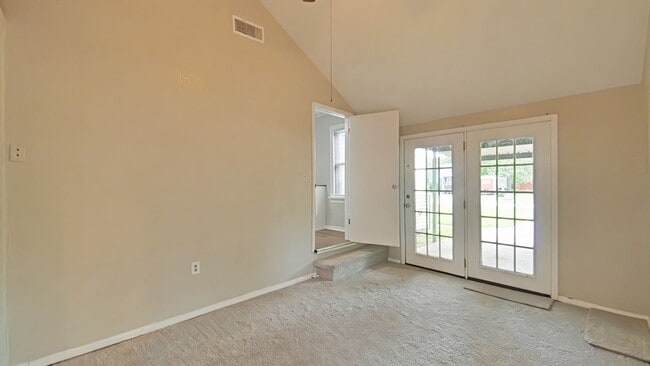 Building Photo - 1307 NW Maple Ave