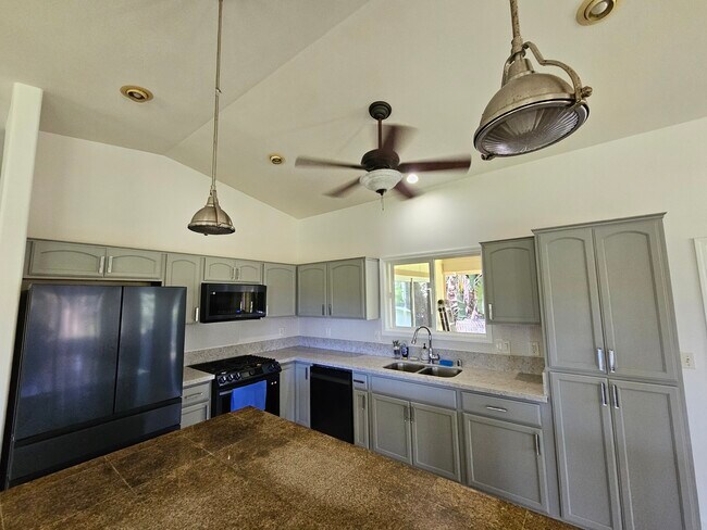 Building Photo - 15-1817-1817 14th Ave