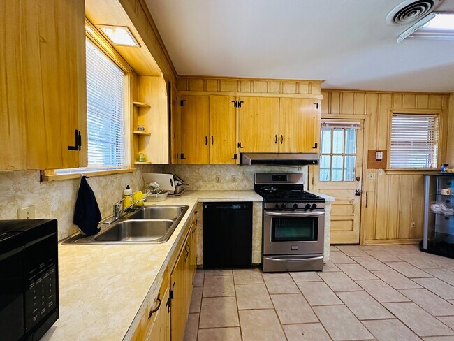 Building Photo - 2007 Captain Shreve Dr