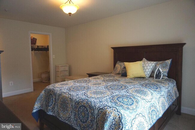 Building Photo - Beautiful Condohome at Watkins Place