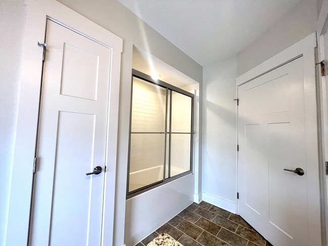 Building Photo - Beautiful 2 Bed in Historic Downtown Frede...