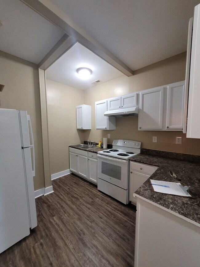 Building Photo - Now Leasing -Madison Co-Comer, GA-2 Bedroom 1.5 Bathroom Apartment in Historic Downtown Comer, GA...