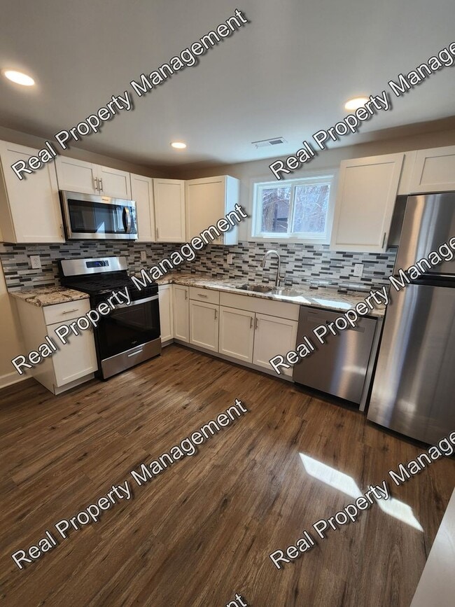 Building Photo - Updated Three Bedroom Ranch