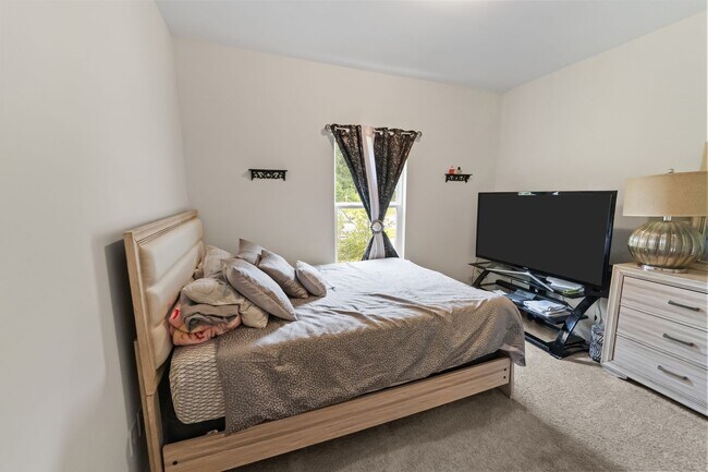 Building Photo - Comfort & Style Meet in This Beautiful 4 Bedroom Midway Home
