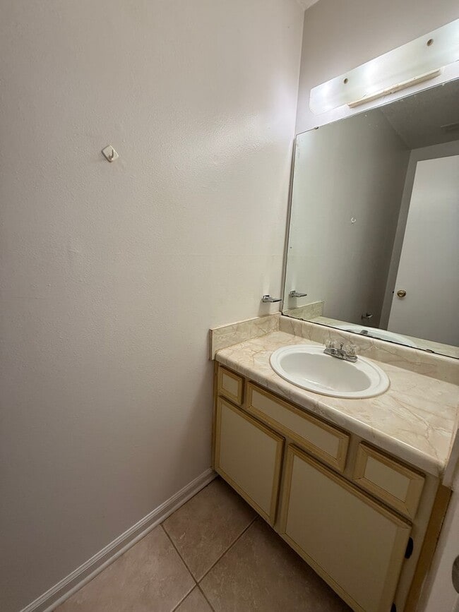 Building Photo - 17 Magnolia Ave SE