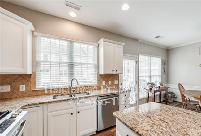 Building Photo - 920 Lyndley Dr