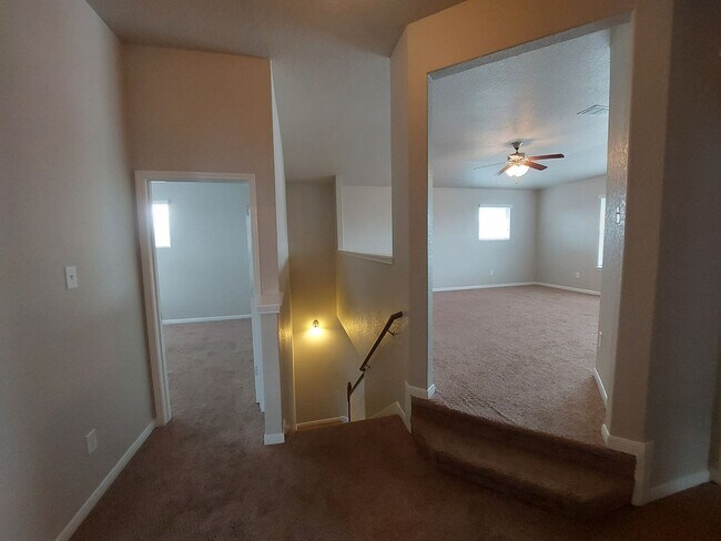 Building Photo - Lovely 4 Bedroom Home with Master Downstai...