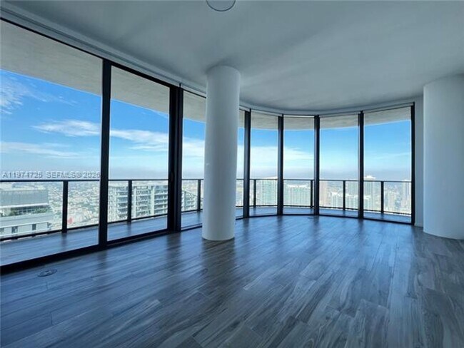 Building Photo - 801 S Miami Ave