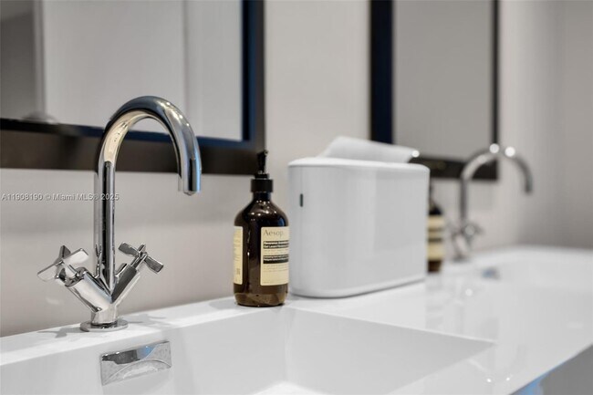 Building Photo - 450 Alton Rd