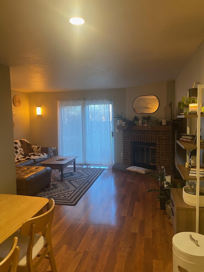 Building Photo - 4255 Westshore Way