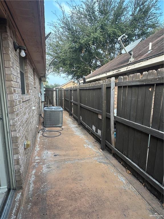 Building Photo - 11 South Dr