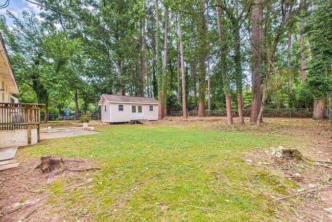Building Photo - NW Brick Home in the Desirable Guilford Hi...