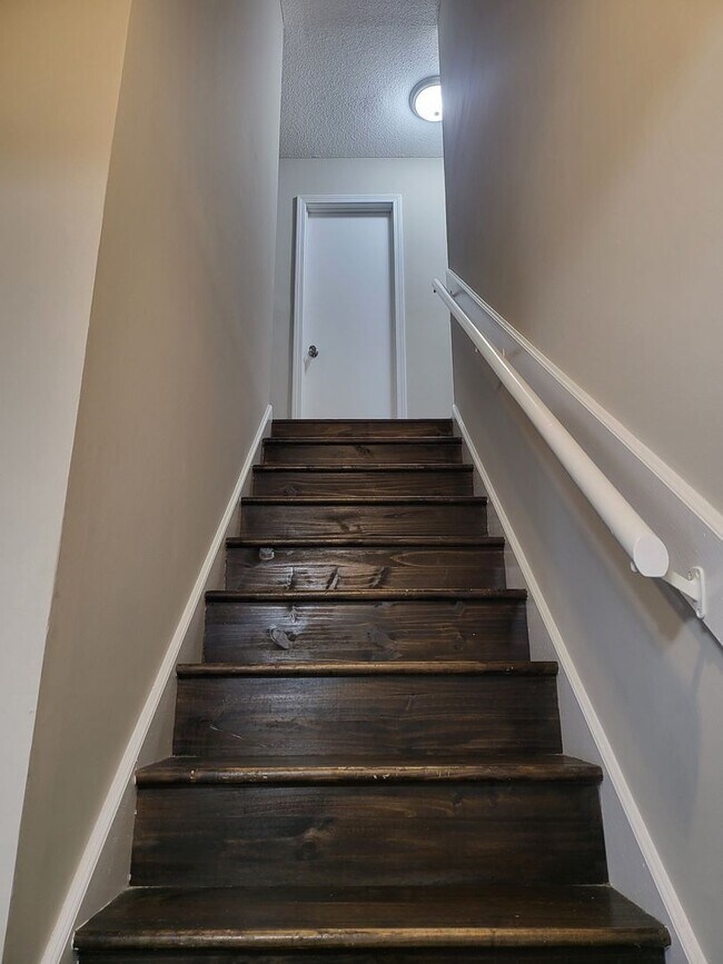 Building Photo - Large two-story colonial style home, Antioch