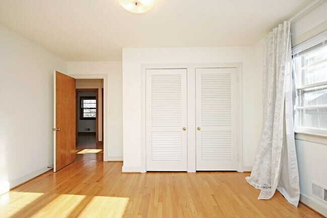Building Photo - One-Level Living Near Downtown, UVA, and P...