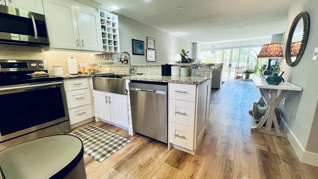 Building Photo - 4242 Deste Ct