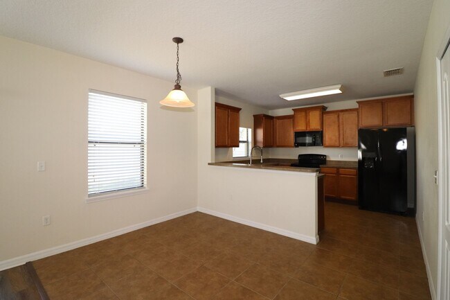 Building Photo - Easy Living 3/2/2