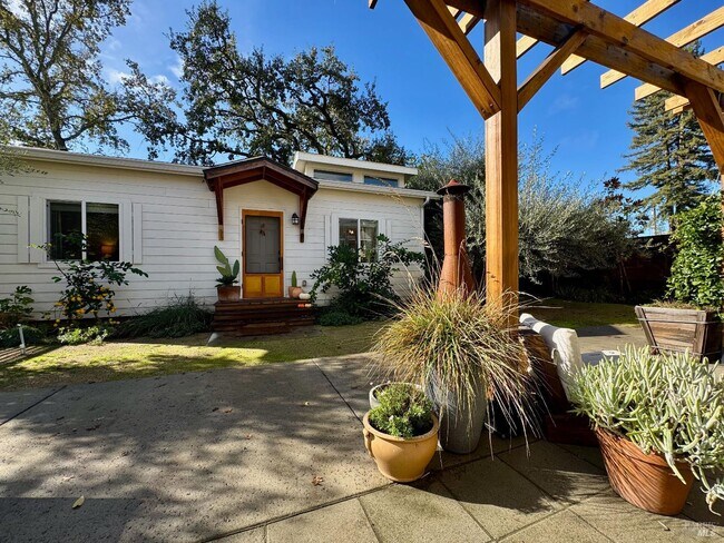 Building Photo - 1813 Fair Way