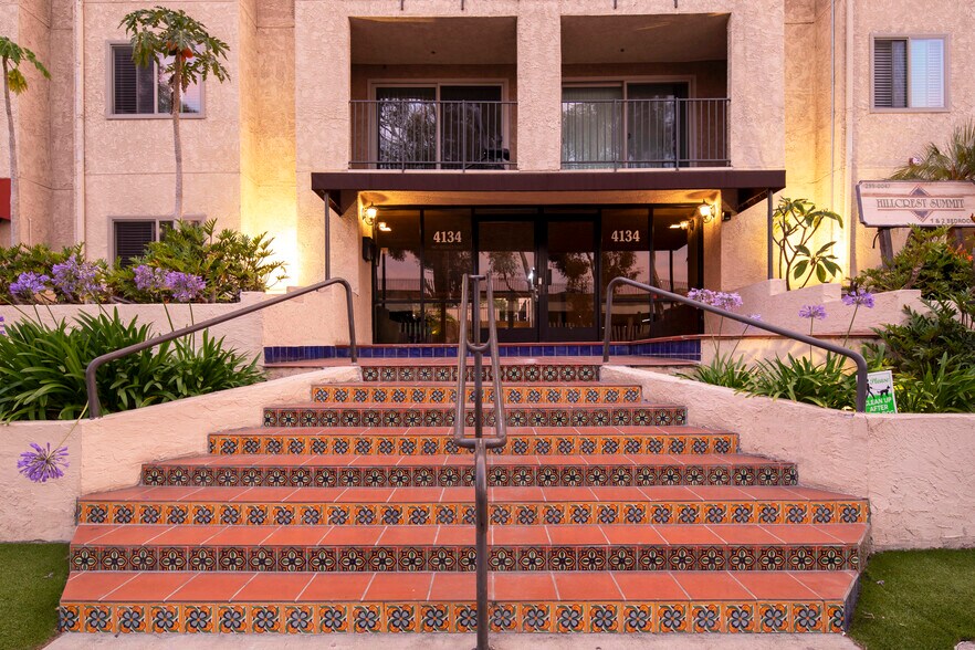 Building Photo - Hillcrest Summit Apartments