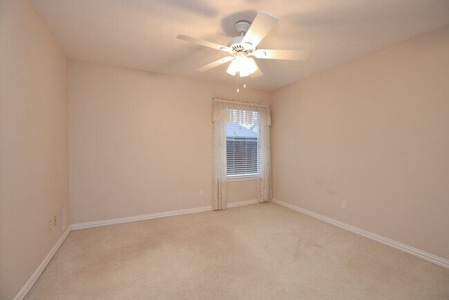 Building Photo - 17222 Leeside Dr
