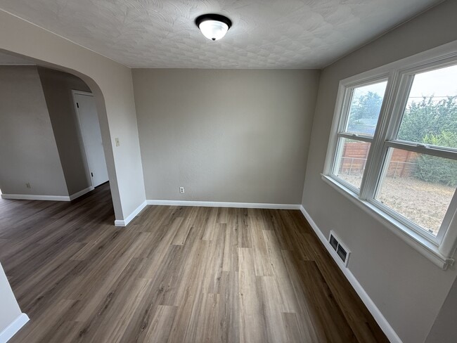 Building Photo - 820 35th Ave Ct