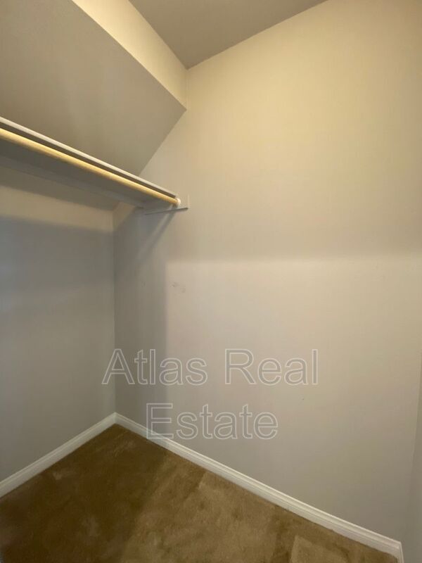 Building Photo - 10455 Skye Knoll Ave