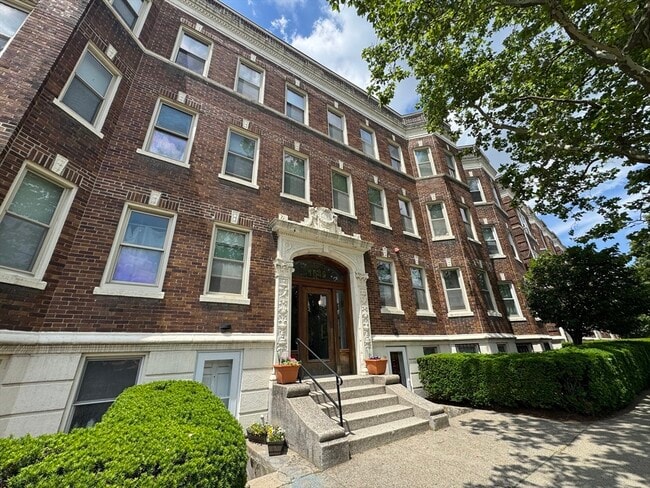 Building Photo - 1645 Commonwealth Ave