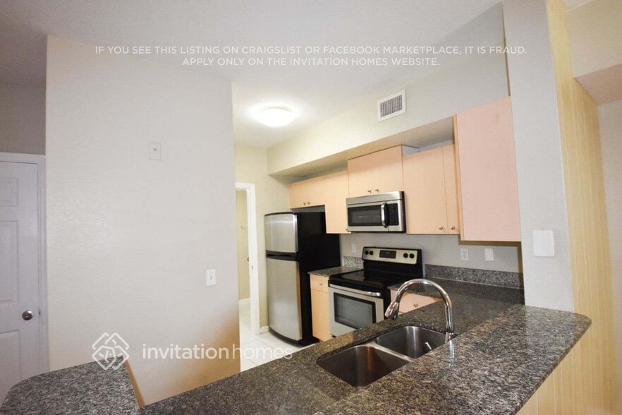 Building Photo - 2548 Centergate Dr