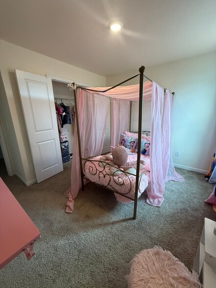 Room 2 - 3335 Bridgewood Dr