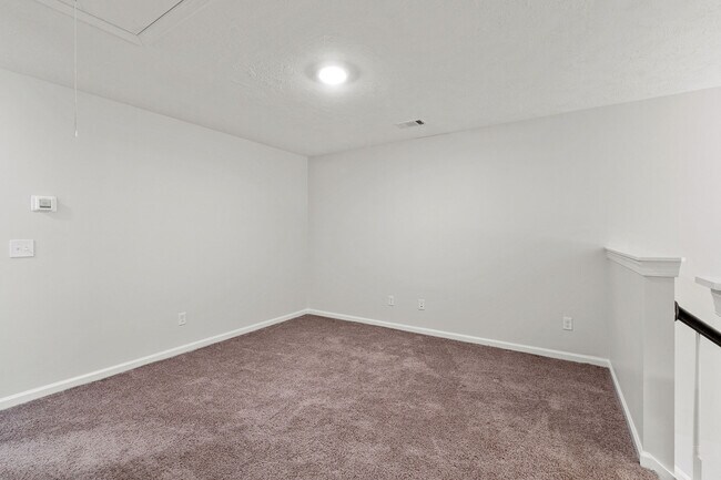 Building Photo - 597 Vinings Dr