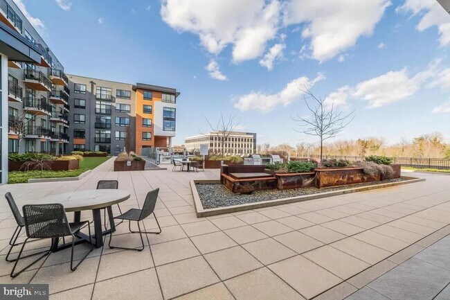 Building Photo - 145 Riverhaven Dr