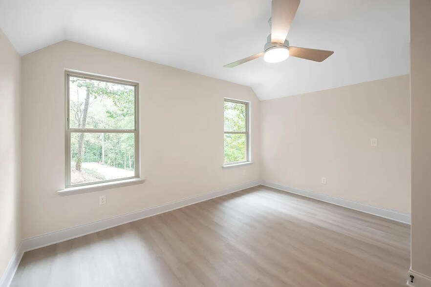 Building Photo - 331 Kellys Ferry Pl