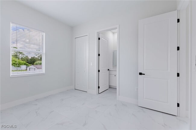 Building Photo - 2253 10th Terrace