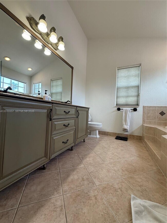 Building Photo - 1070 Capistrano