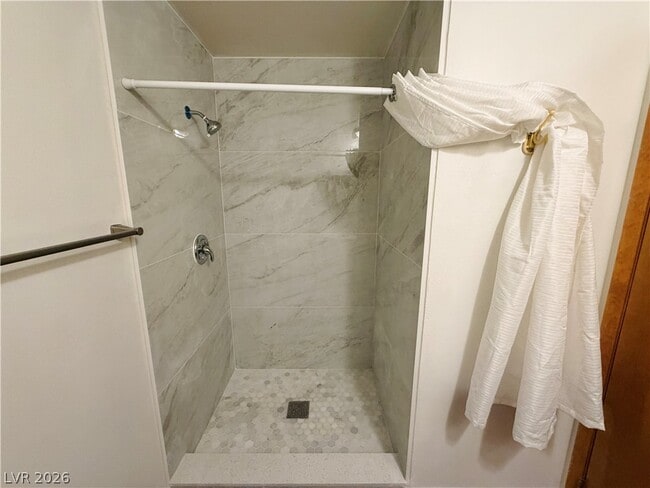 Building Photo - 6619 W Tropicana Ave