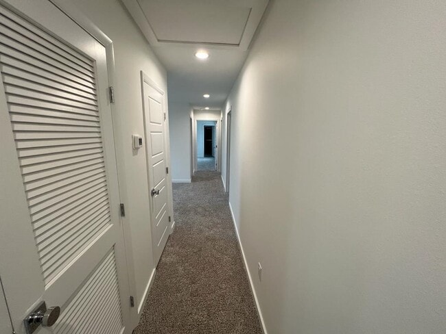 Building Photo - 202 Deer Path Lp