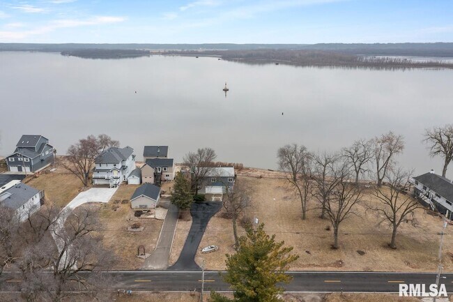 Building Photo - 15326 N River Beach Dr