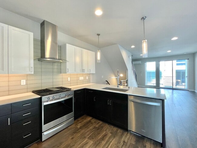 Building Photo - Great Townhome for rent