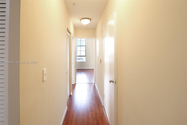 Building Photo - 520 SE 5 Ave