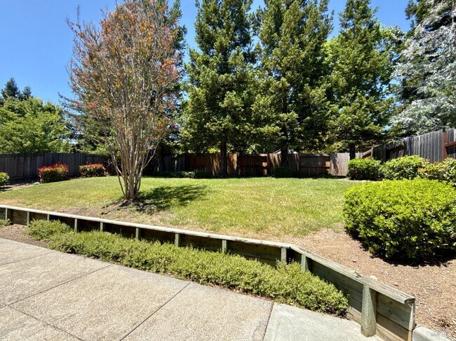 Building Photo - 5863 Mountain Hawk Dr