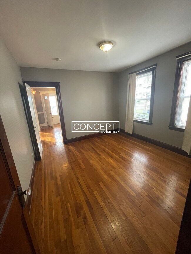 Building Photo - 8 Mill St