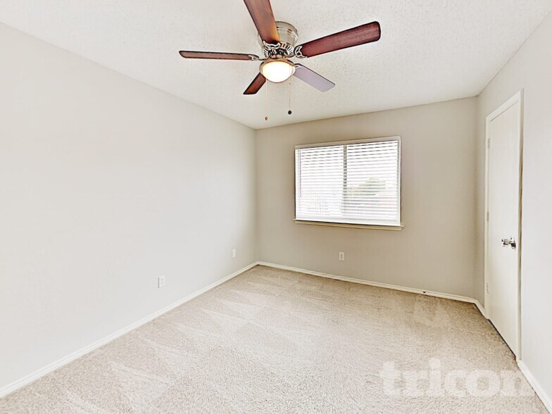 Building Photo - 7032 Rovato Dr