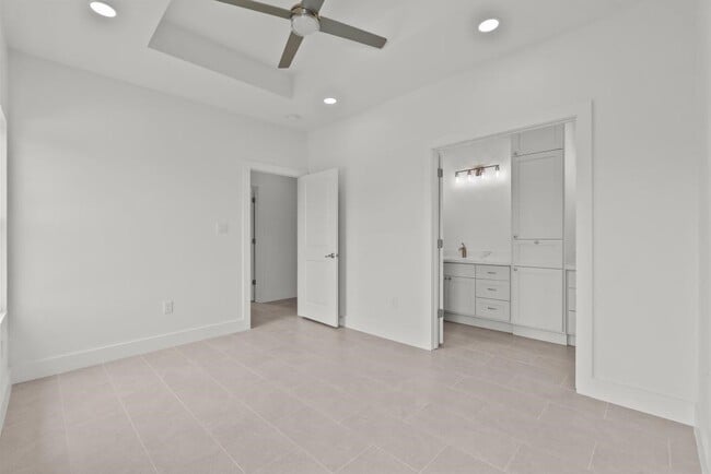 Building Photo - 512 2nd St