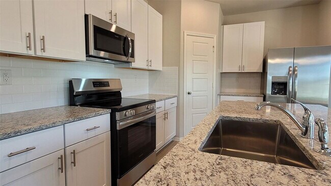Building Photo - 526 Dalloway St