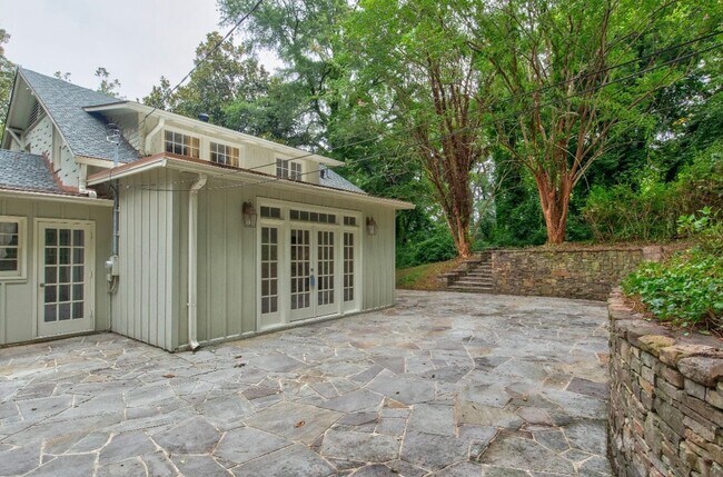 Building Photo - Executive 3/3 House in College Heights- $2,795