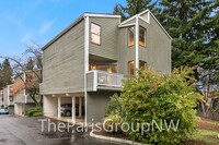 Building Photo - Gorgeous Kirkland TH – Walk To Juanita Bea...