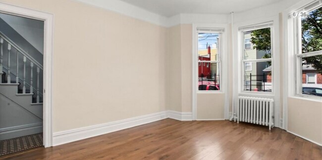 Living Room - 167 Delancey Plz